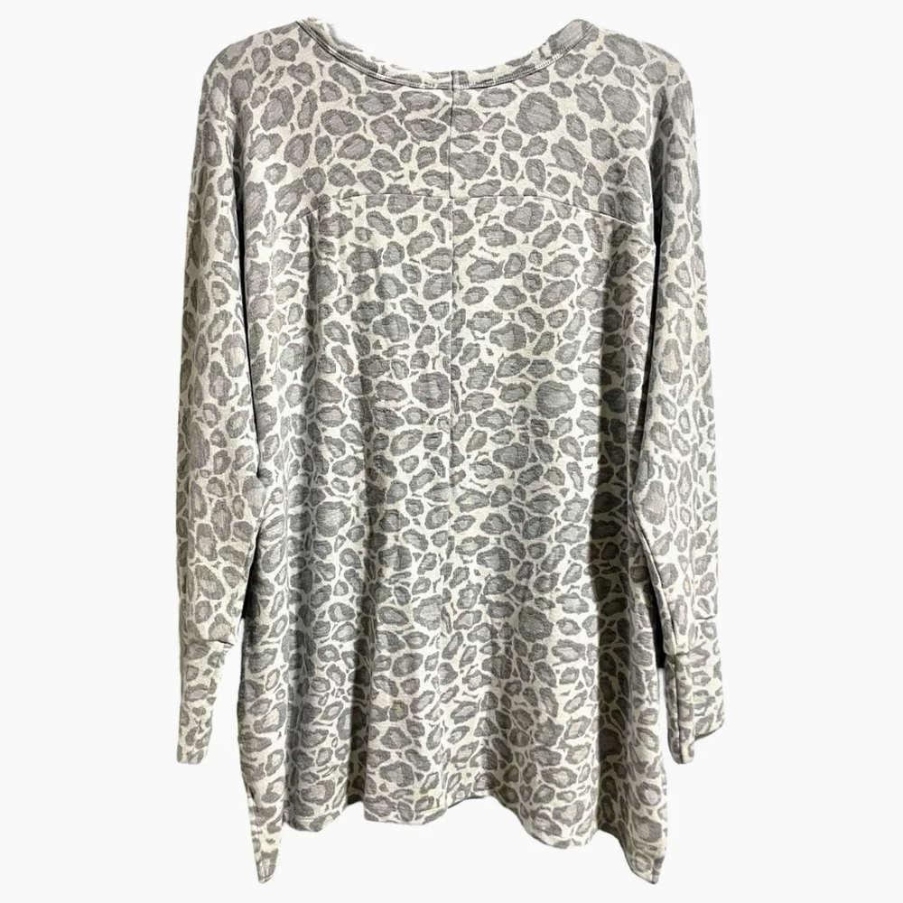 BAR by Melis Kozan Womens M Top Animal Print Long Sleeve Soft Gray MSRP $110 NWT - Picture 3 of 12